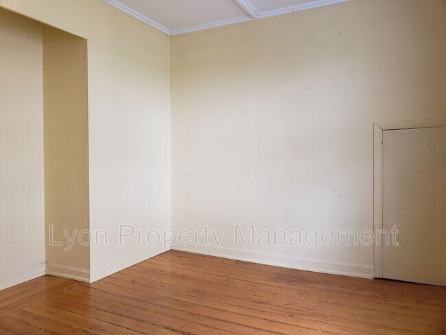 Building Photo - 276 Hunt St