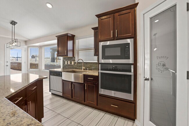 Building Photo - 14925 Tierra Haven Ave