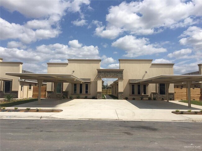Building Photo - 11 West Dr