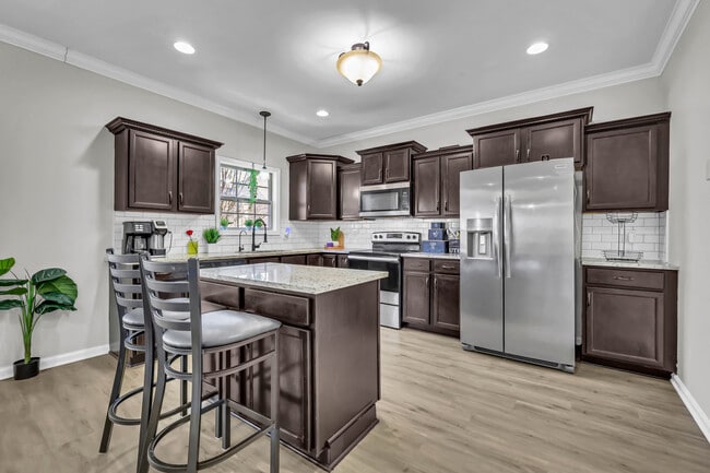 Building Photo - 1467 Raven Rd