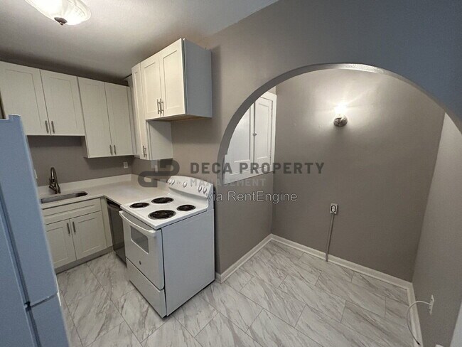 Building Photo - 6822 Waldemar Ave