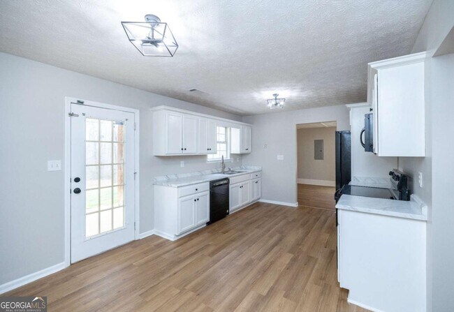 Building Photo - 641 Honey Creek Rd