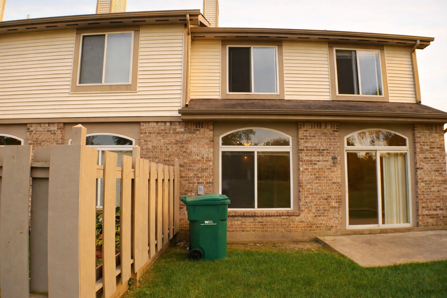 Building Photo - 3580 Sequoia Dr