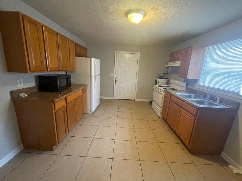 Building Photo - 103 W 17th St