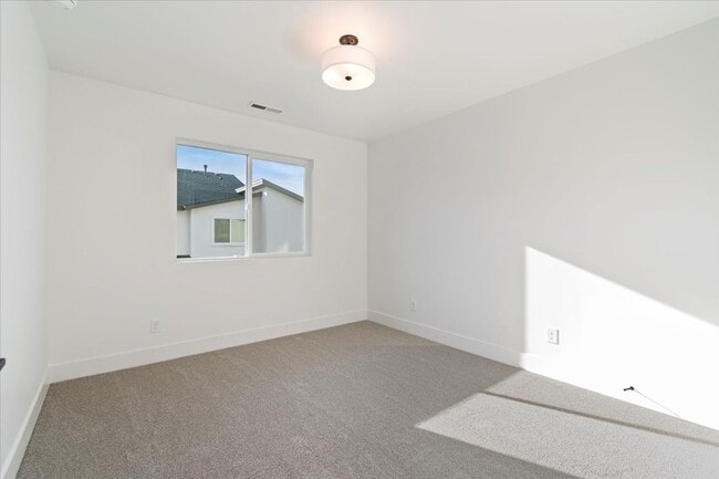 Building Photo - Brand New 3 Bed 2.5 Bath Townhouse With Many Amenities