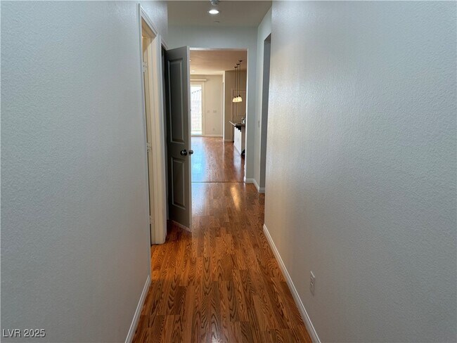 Building Photo - 946 Monte Etna Ave