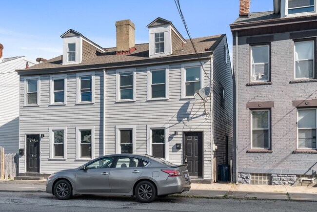 Building Photo - 2015 Jane St