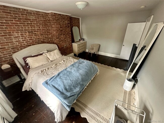 Building Photo - 118 Main St