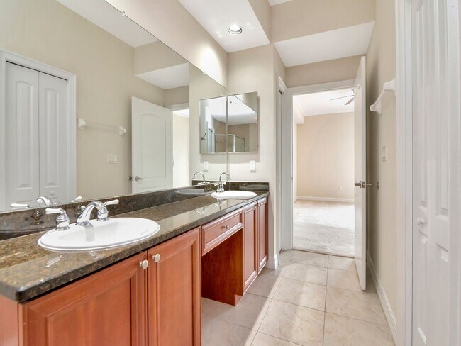 Building Photo - Waterfront Penthouse Living – Luxury 3 Bedroom / 2 Bath Condo on the Water