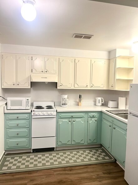 Building Photo - 305 17th St NE