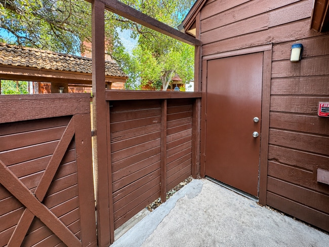 Building Photo - NICE 1 BR CONDO IN DESIRED GATED COMMUNITY*EASY ACCESS TO I35, 410, AND SHOPPING*APPLIANCES INCLU...