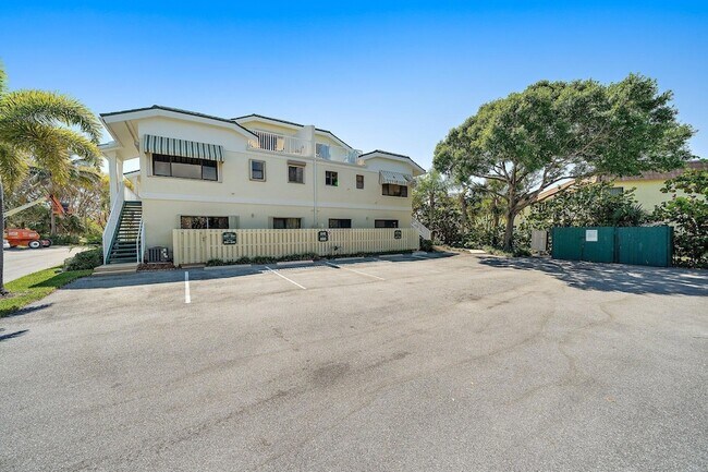 Building Photo - 860 Bella Vista Ct S