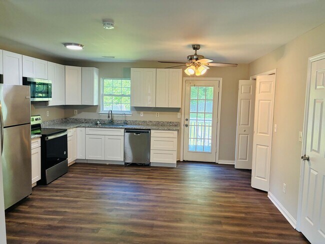 Building Photo - Freshly Renovated 3BR/2BA Home with Huge Fenced Backyard | Section 8 Welcome