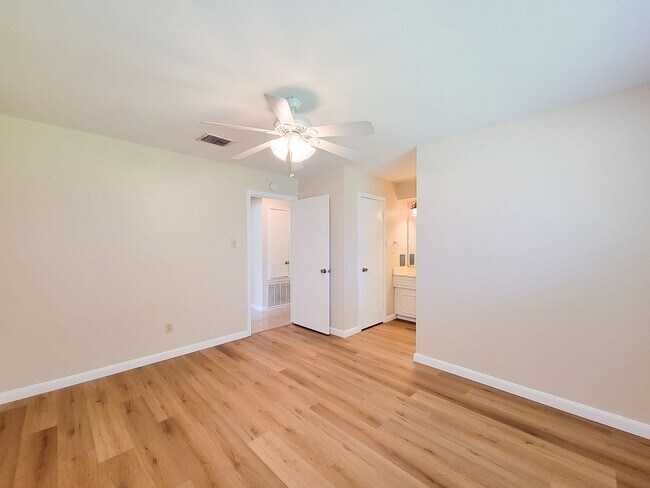 Building Photo - NICE 3 BEDROOM 2 BATH LEASE HOME IN SPRING...