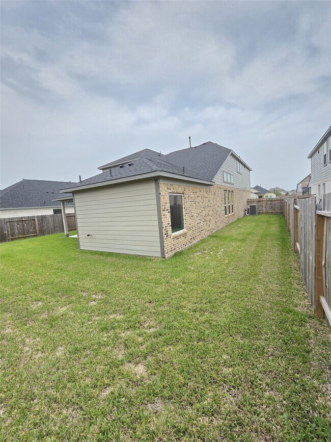 Building Photo - 3230 Tilley Dr