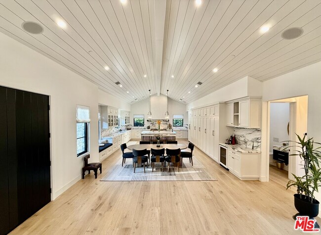 Building Photo - 6025 Paseo Cyn Dr