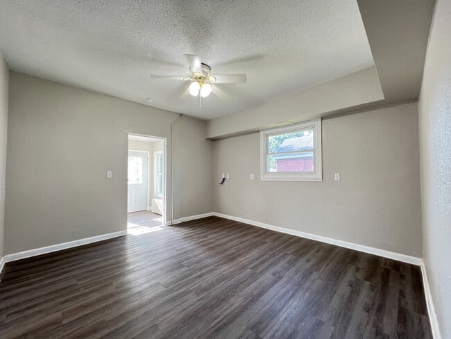 Building Photo - 1008 Rhomberg Ave