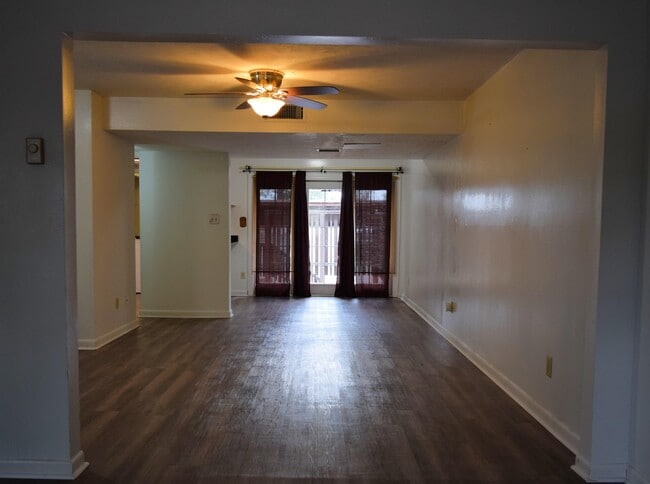 Building Photo - 409 Westwood Dr