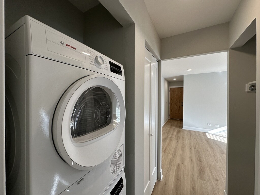 Building Photo - 535 W Aldine Ave