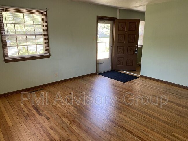 Building Photo - 641 SE 35th St