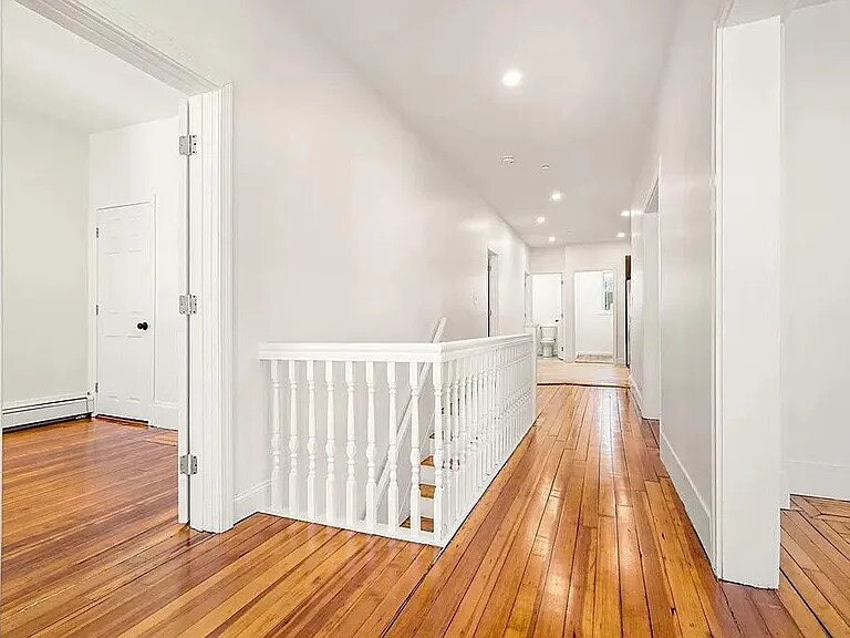 Building Photo - 27 Hancock St