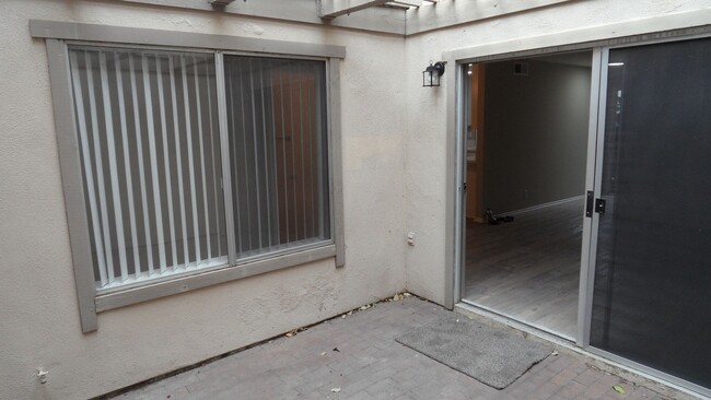 Building Photo - Ground Level 2BR 2BA in Park Tustin Commun...