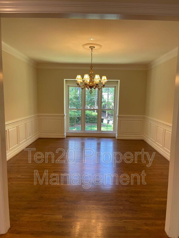 Building Photo - 1544 Glencoe Dr