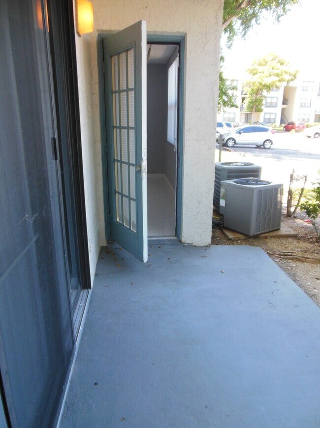 Building Photo - ONE BEDROOM ONE BATHROOM!  WATERFRONT COMM...