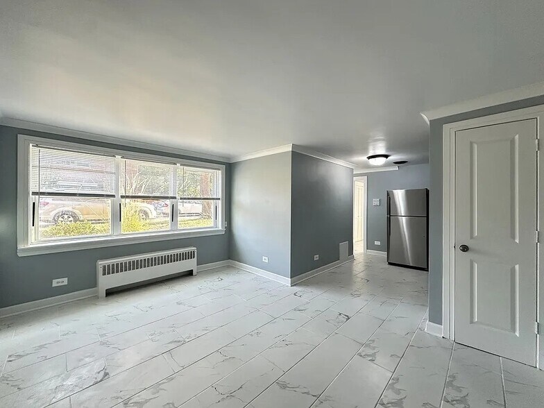 Building Photo - 2751 W North Shore Ave