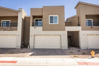 Building Photo - Newer 2-Bedroom Townhome with Shared Ameni...