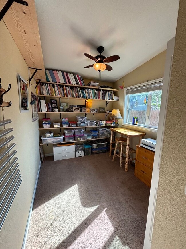 Building Photo - Cozy 3-bedroom home / Pet friendly / Fence...