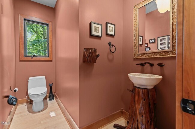 Building Photo - 6016 Glenthorne Dr