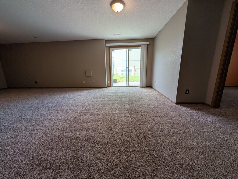 Walkout Bsmt Family Rm - 2118 SW 36th St