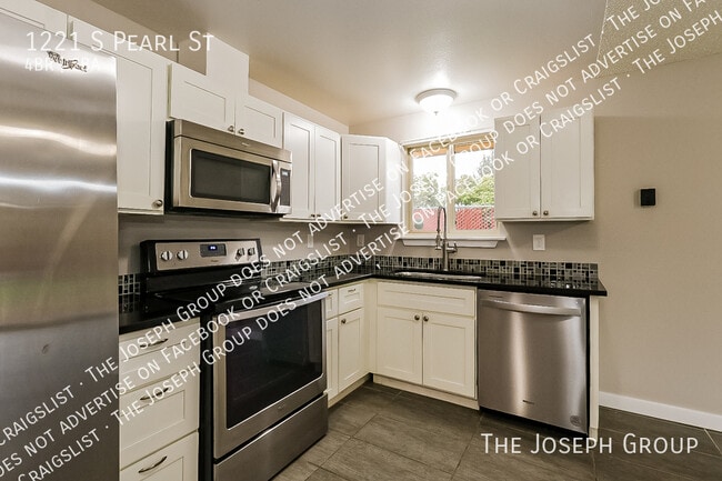 Building Photo - 1221 S Pearl St