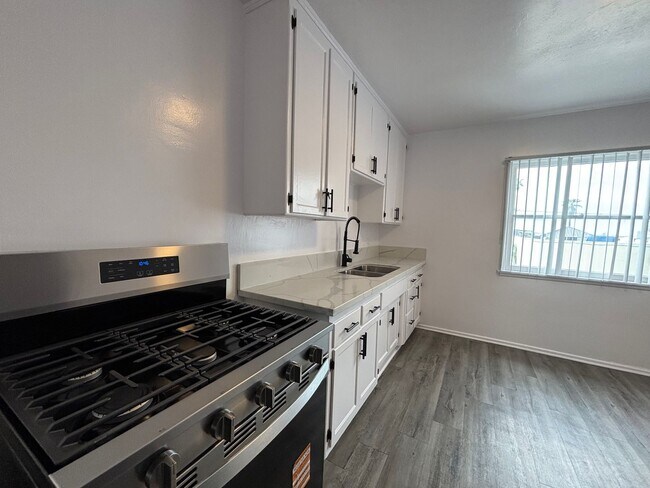 Interior Photo - 7056 Lanewood Ave