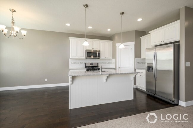 Building Photo - Stunning Row End Townhome In Prime Location!