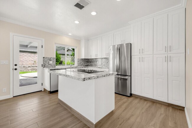 Building Photo - Charming La Habra Corner Lot Home.  4 Bedrooms & 2 Bath