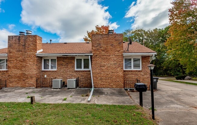 Building Photo - 1020 Williams St