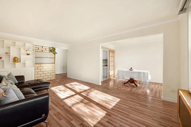 Building Photo - 140-15 Holly Ave