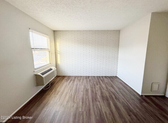 Building Photo - 4012 Dupont Cir