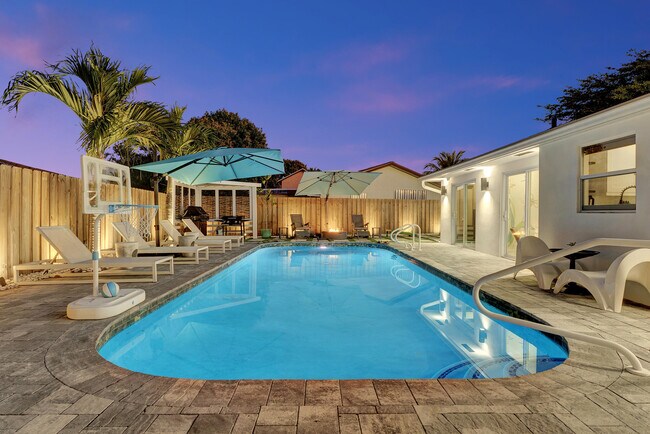 Building Photo - 707 W Boulevard Chatelaine