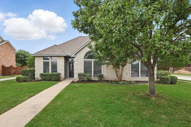 Building Photo - 501 Meadowood Ln