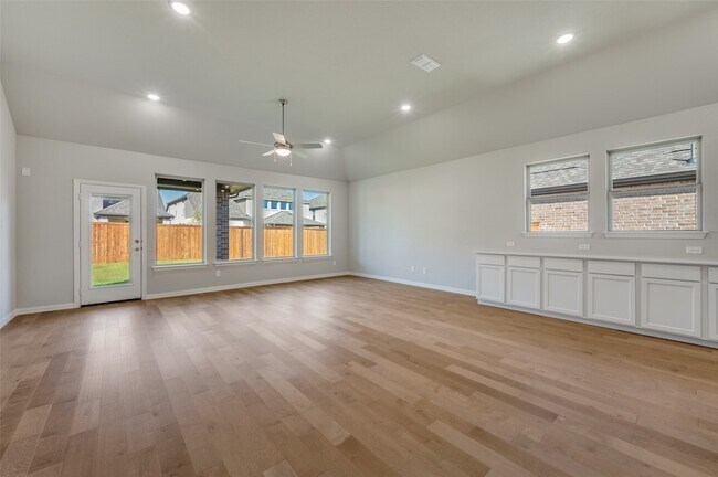 Building Photo - 1312 Silver Grass Mdw