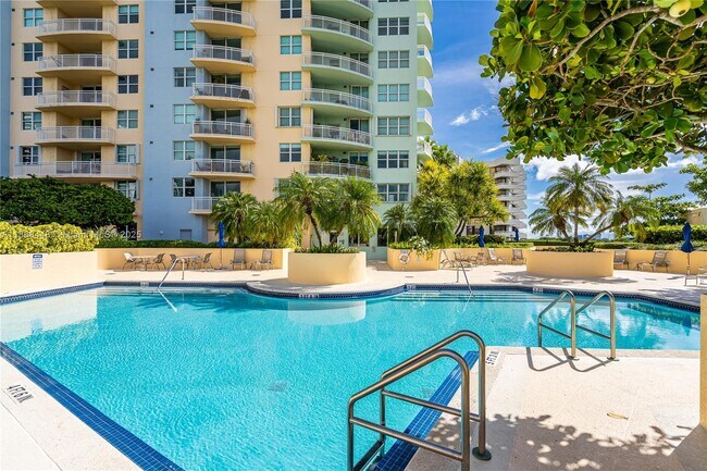 Building Photo - 2475 Brickell Ave