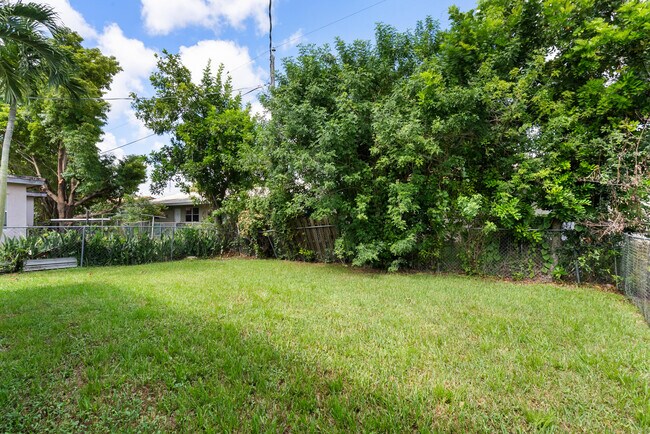 Building Photo - 4108 NW 79th Ave