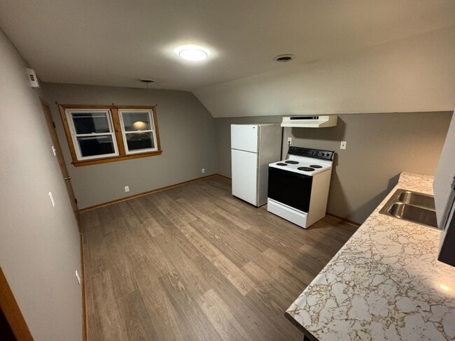 Building Photo - 5102 S Nicholson Ave