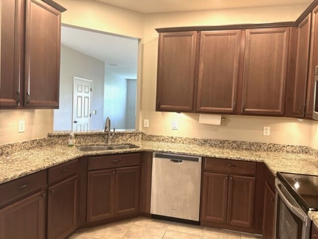 Building Photo - 3 2.5 - TOWNHOUSE IN PARKRIDGE - CLOSE TO ...