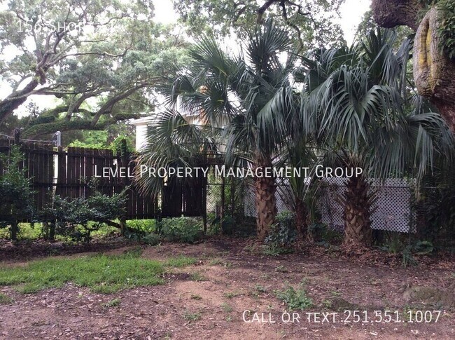 Building Photo - 156 Short St