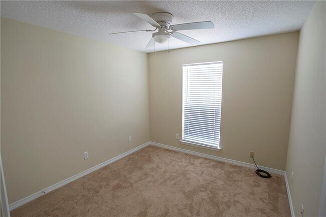 Building Photo - 2159 Seasons Ct