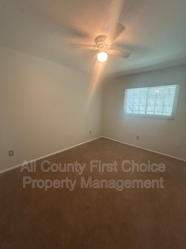Building Photo - 3040 So Pines Dr